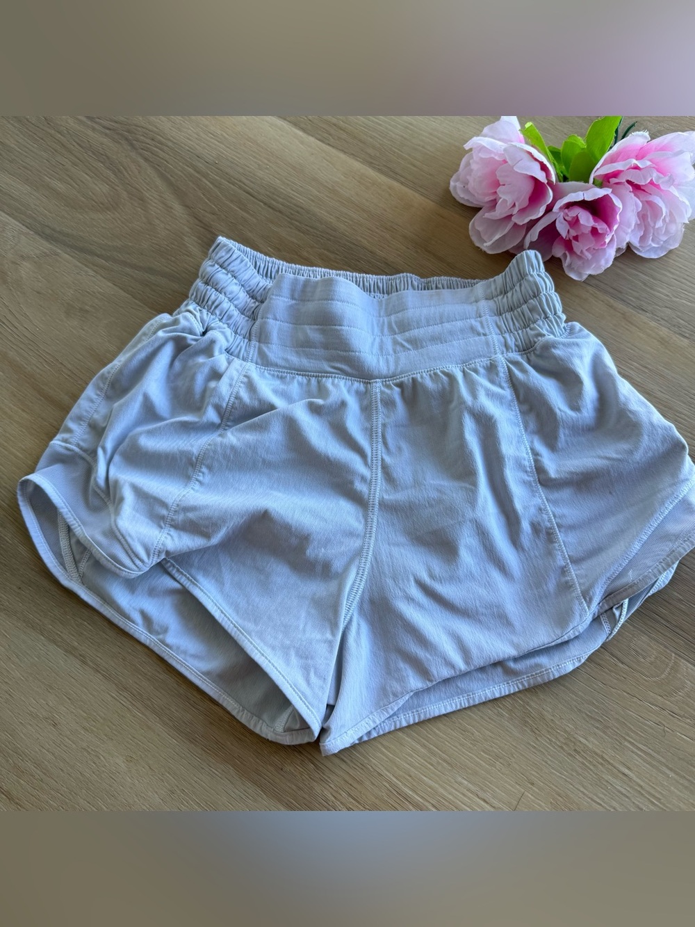 lululemon athletica shorts SZ 0 White lined elastic waist High-Waist Athletic